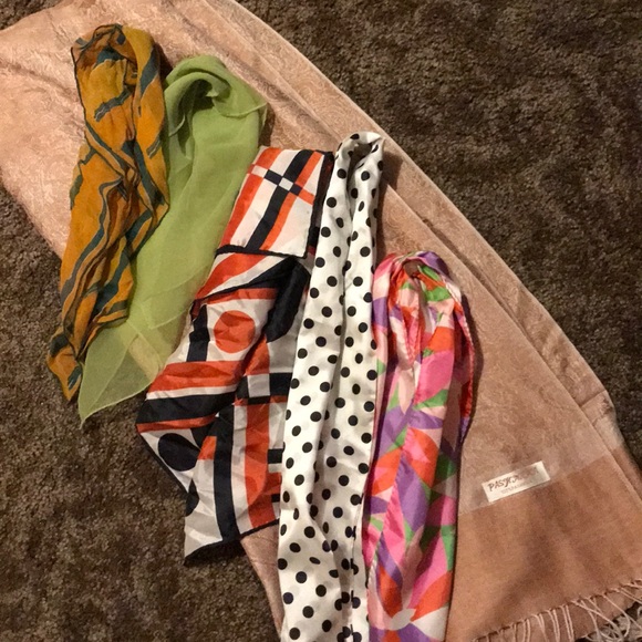 Scarfs - Picture 8 of 8